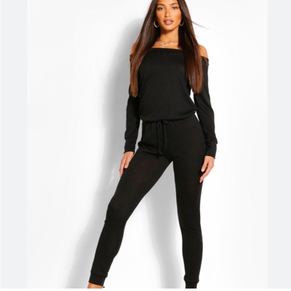 BOOHOO
(NWT
TALL VIOLA SLASH NECK
LOUNGE JUMPSUIT